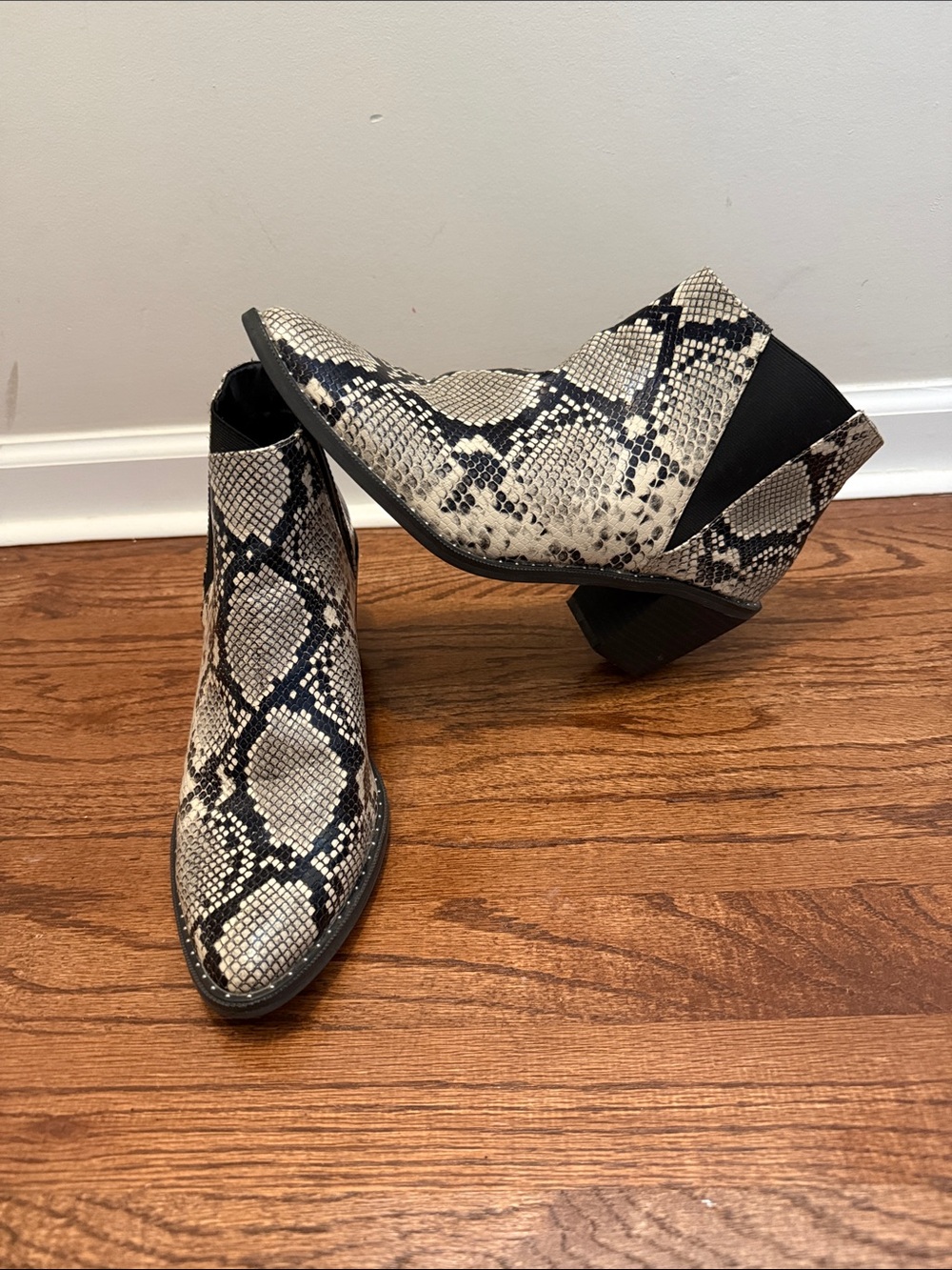 🥳 5 for $25 BUNDLE Universal Thread Snake-Print Pointed Ankle Booties